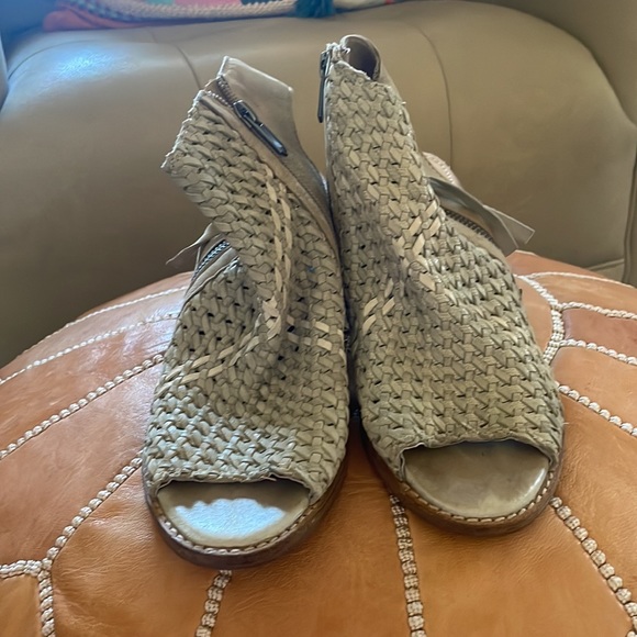 Sam Edelman Heel/Boot - Picture 2 of 6